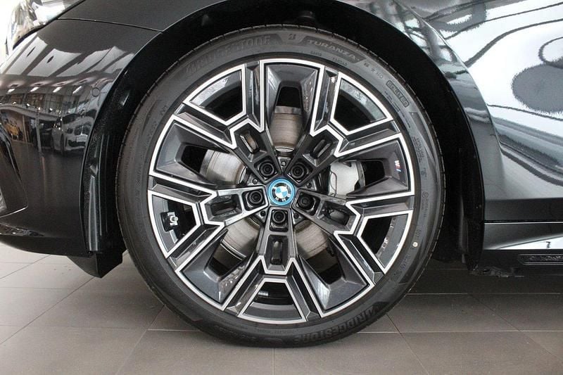 Begagnad BMW i5 M Sport 442 kW (601 HK) 2024 Svart Sedan
