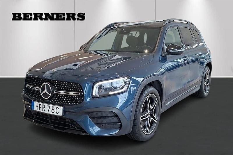 Blå Begagnad 2020 Mercedes GLB200 AMG SUV | 318 900 kr (Marknadspris) - Bild 1/4
