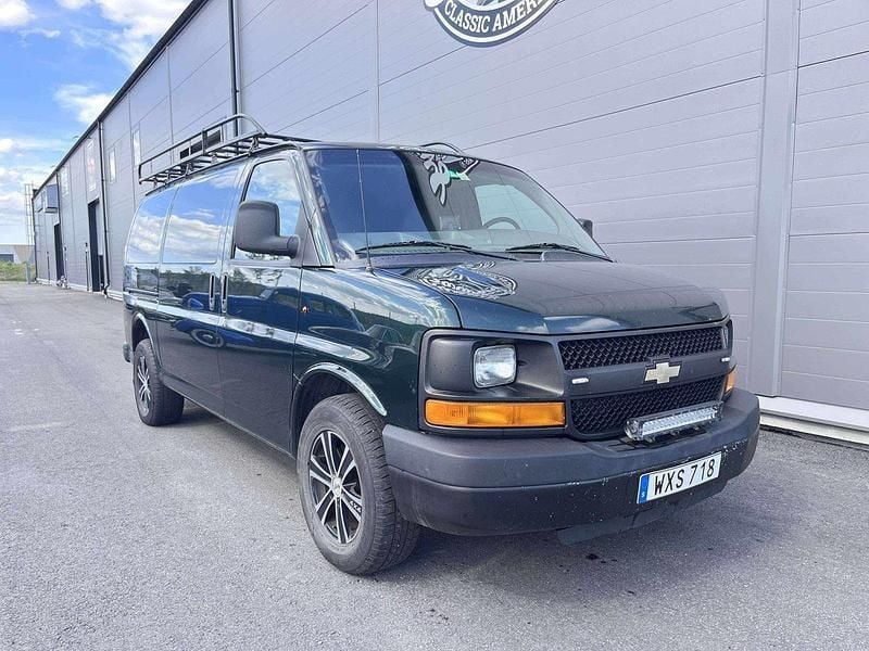 Mörkgrön (grön metallic) Begagnad 2013 Chevrolet Express Van | 179 000 kr - Bild 1/4