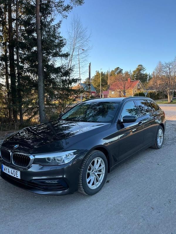 Begagnad 2020 BMW 520 Kombi | 285 000 kr (Marknadspris) - Bild 1/4
