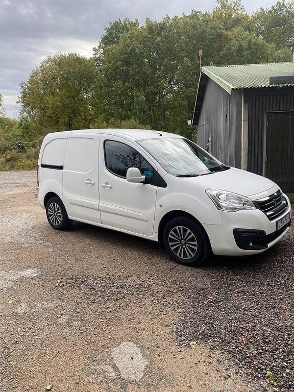 Begagnad 2017 Peugeot Partner Minibuss | 83 000 kr (Bra pris) - Bild 1/4