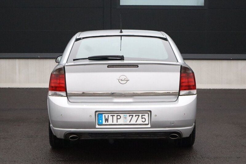 Begagnad Opel Vectra GTS Sport 176 HK (129 kW) 2005 Grå Halvkombi