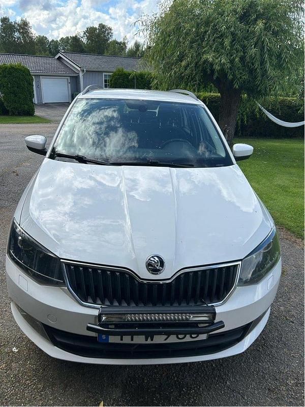 Vit Begagnad 2017 Skoda Fabia Style Kombi | 125 000 kr (Lite dyr) - Bild 1/3