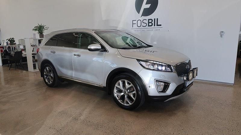 Grå Begagnad 2016 Kia Sorento SUV | 159 900 kr (Marknadspris) - Bild 1/3
