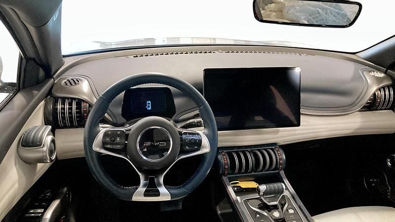 Begagnad BYD Atto 3 Design 150 kW (204 HK) 2022 Vit SUV