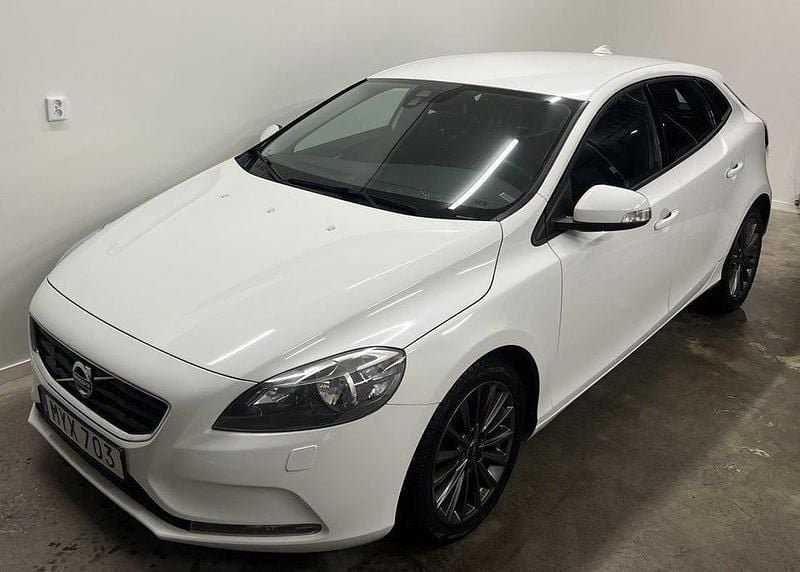 Begagnad Volvo V40 116 HK (85 kW) 2013 Vit Halvkombi
