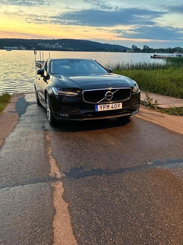 Svart Begagnad 2019 Volvo V90 Momentum Kombi | 230 000 kr (Marknadspris) - Bild 1/4