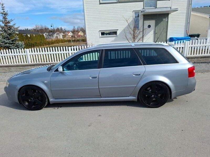 Silver Begagnad 2004 Audi RS6 Kombi | 209 500 kr (Marknadspris) - Bild 1/4