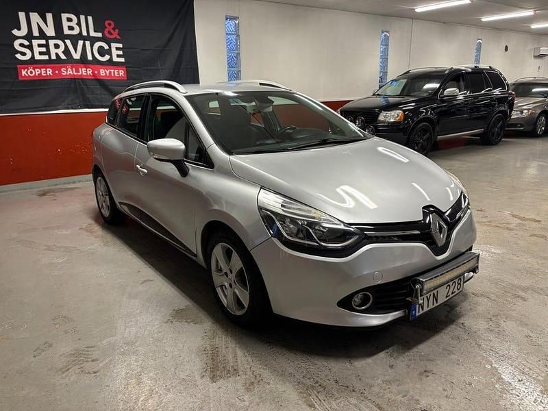 Begagnad Renault Clio IV 90 HK (66 kW) 2014 Silver Kombi