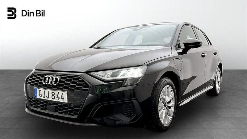 Brilliantsvart Begagnad 2024 Audi A3 Proline | 289 000 kr (Marknadspris) - Bild 1/4