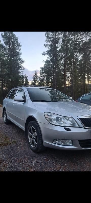Begagnad Skoda Octavia 160 HK (117 kW) 2009 Kombi