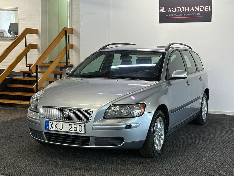 Silver Begagnad 2005 Volvo V50 Kombi | 32 900 kr (Marknadspris) - Bild 1/4