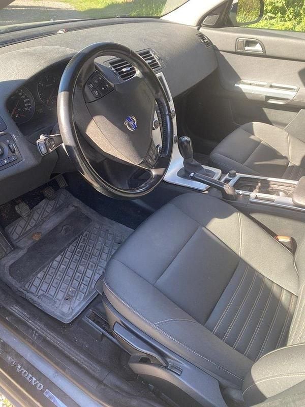 Blå Begagnad 2011 Volvo V50 Momentum Kombi | 40 000 kr (Superpris) - Bild 1/4