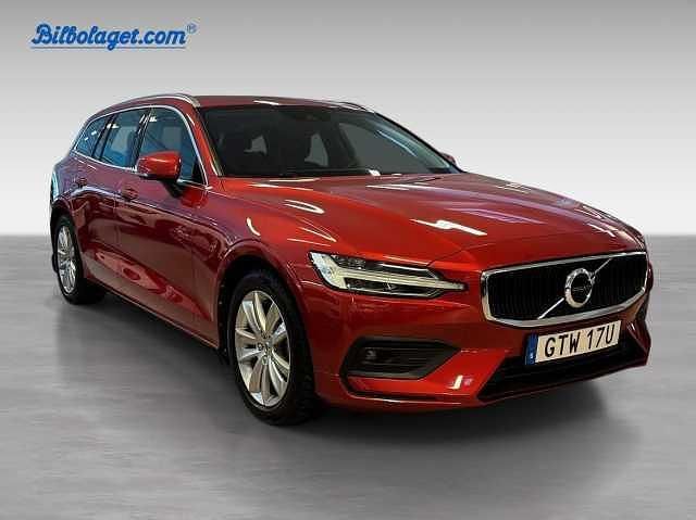 Begagnad Volvo V60 Momentum 200 HK (147 kW) 2021 Röd Kombi