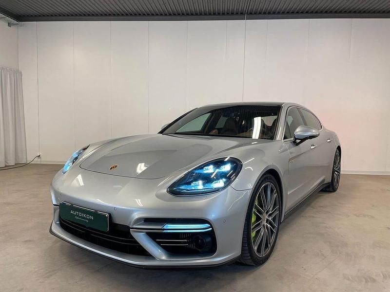 Silver Begagnad 2018 Porsche Panamera Turbo S Executive Sedan | 1 095 000 kr - Bild 1/4
