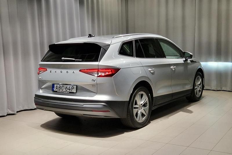 Begagnad Skoda Enyaq iV 150 kW (204 HK) 2023 Silver SUV