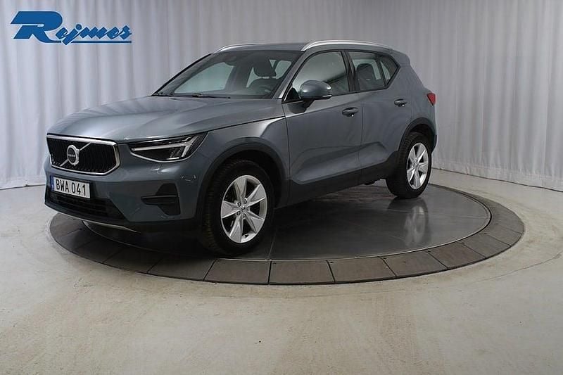 Thunder grey metallic Begagnad 2022 Volvo XC40 Core SUV | 314 900 kr (Bra pris) - Bild 1/4