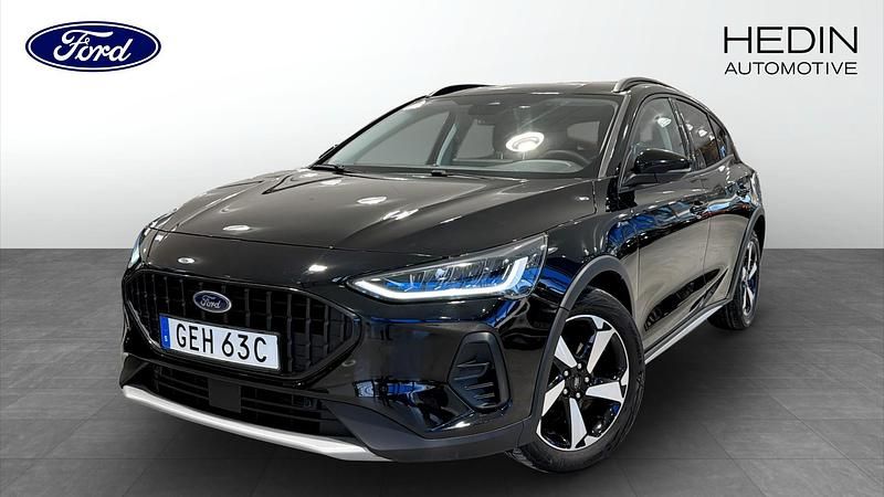 Svart Begagnad 2023 Ford Focus Active Halvkombi | 199 900 kr (Marknadspris) - Bild 1/4