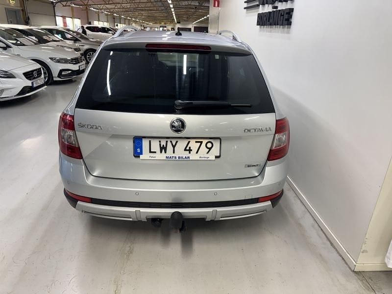 Begagnad Skoda Octavia Scout 184 HK (135 kW) 2015 Silver Kombi