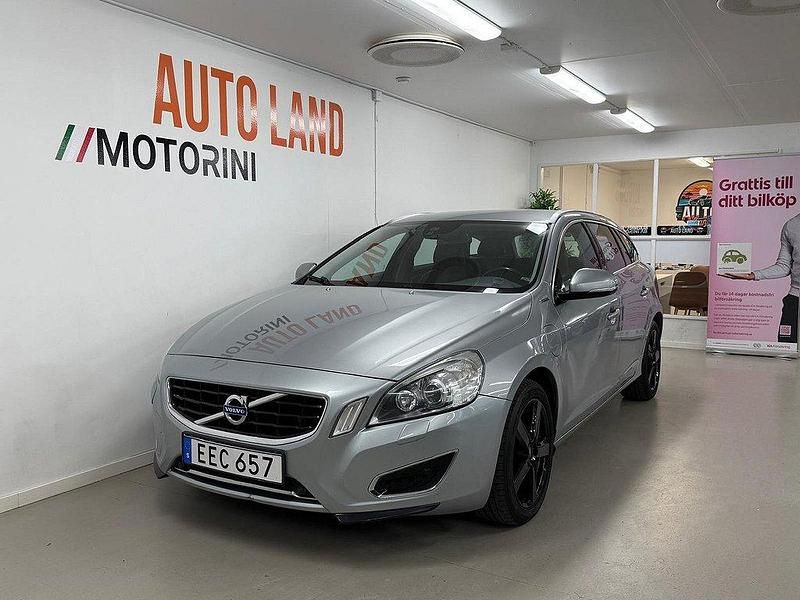 Silver Begagnad 2013 Volvo V60 Summum Kombi | 129 900 kr (Marknadspris) - Bild 1/4