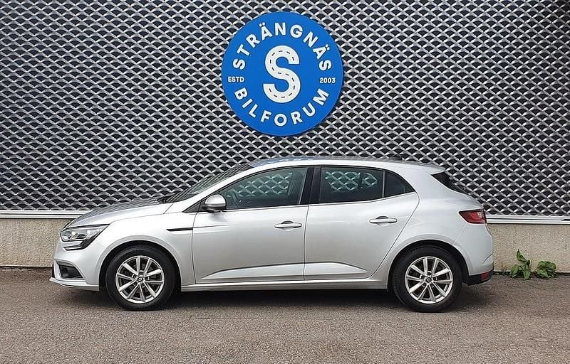 Silver Begagnad 2016 Renault Mégane IV Halvkombi | 119 000 kr (Marknadspris) - Bild 1/4