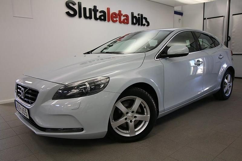 Begagnad Volvo V40 116 HK (85 kW) 2013 Ljusblå Halvkombi