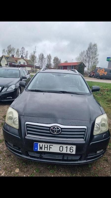 Svart Begagnad 2004 Toyota Avensis Kombi | 9 000 kr (Superpris) - Bild 1/2