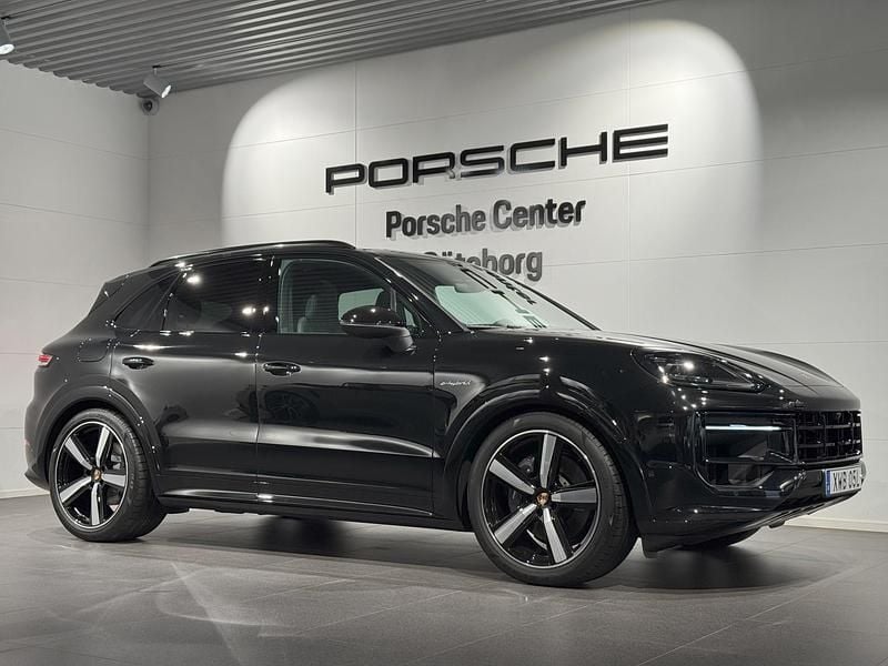 Svart (black) Ny 2025 Porsche Cayenne SUV | 1 487 300 kr (Bra pris) - Bild 1/4