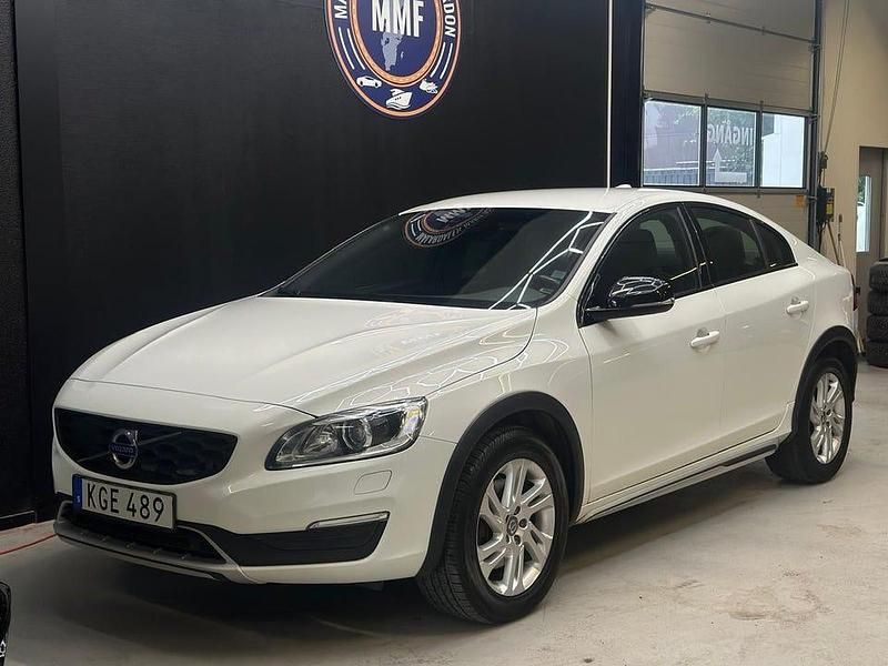 Begagnad Volvo S60 CC Momentum 221 HK (162 kW) 2018 Vit Sedan