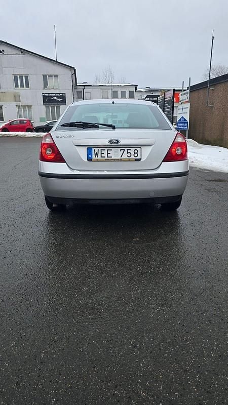 Begagnad Ford Mondeo 145 HK (106 kW) 2005 Halvkombi