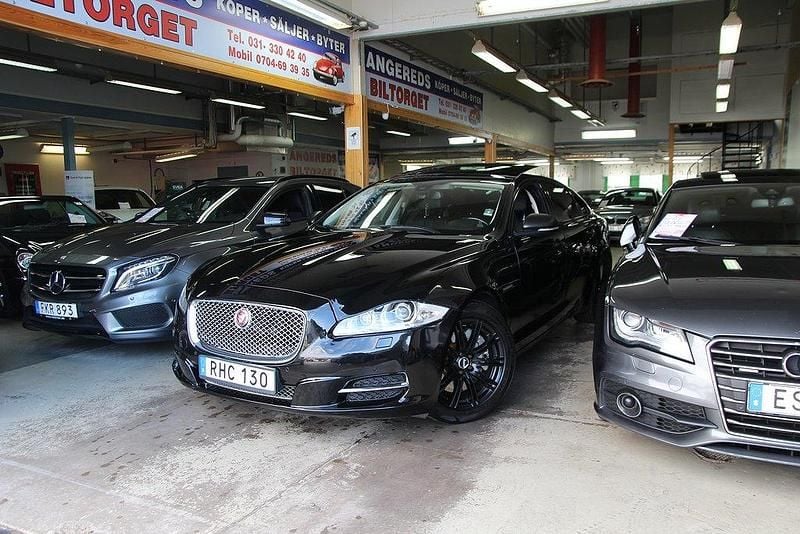 Begagnad Jaguar XJ 275 HK (202 kW) 2014 Svart Sedan