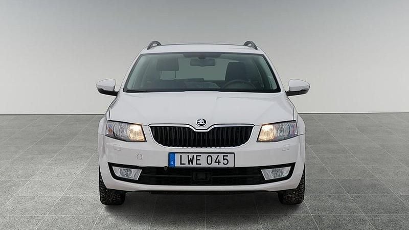 Begagnad Skoda Octavia G-TEC Ambition 112 HK (82 kW) 2015 Vit Kombi