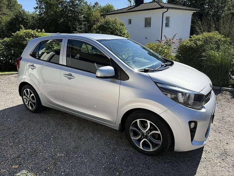 Grå Begagnad 2018 Kia Picanto Advance Halvkombi | 93 000 kr (Marknadspris) - Bild 1/4