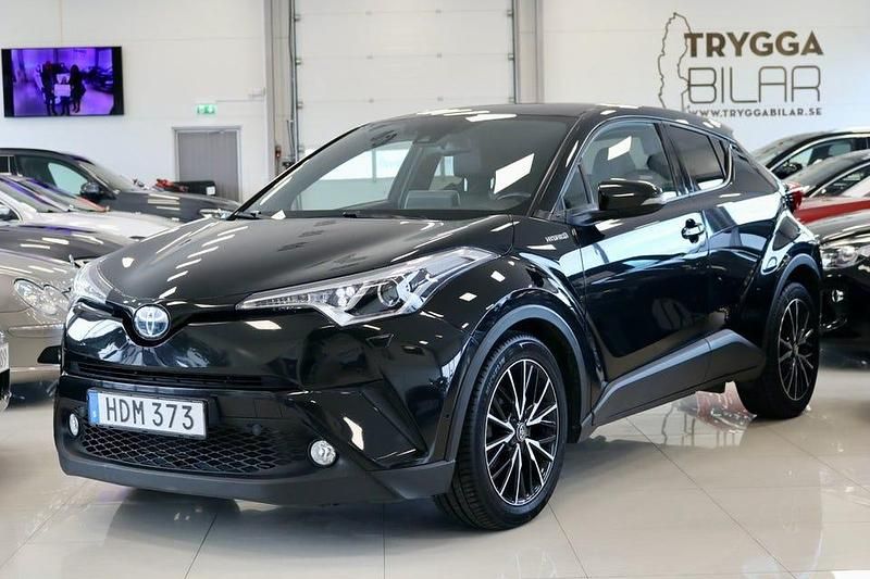 Svart Begagnad 2017 Toyota C-HR Executive SUV | 209 000 kr (Marknadspris) - Bild 1/4