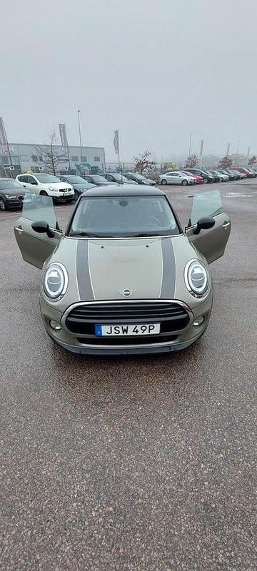 Grå Begagnad 2019 Mini Cooper Halvkombi | 139 900 kr (Superpris) - Bild 1/4