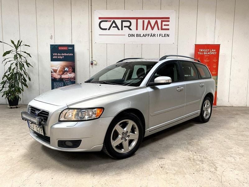 Ljusgrå Begagnad 2007 Volvo V50 Momentum Kombi | 45 900 kr (Lite dyr) - Bild 1/4