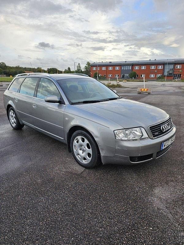 Grå Begagnad 2005 Audi A6 Comfort Kombi | 45 000 kr (Superpris) - Bild 1/4
