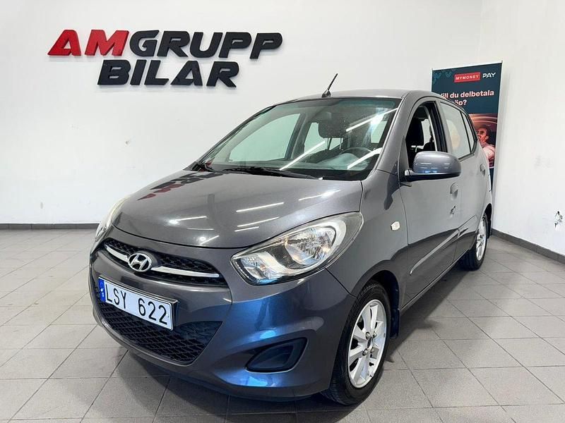 Mörkgrå Begagnad 2012 Hyundai i10 Premium Halvkombi | 39 900 kr (Marknadspris) - Bild 1/4