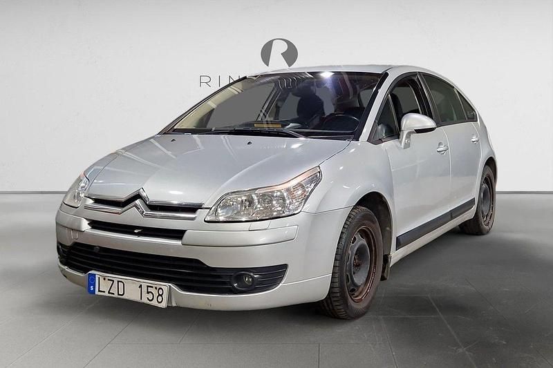 Silver Begagnad 2007 Citroën C4 Halvkombi | 14 900 kr (Marknadspris) - Bild 1/3