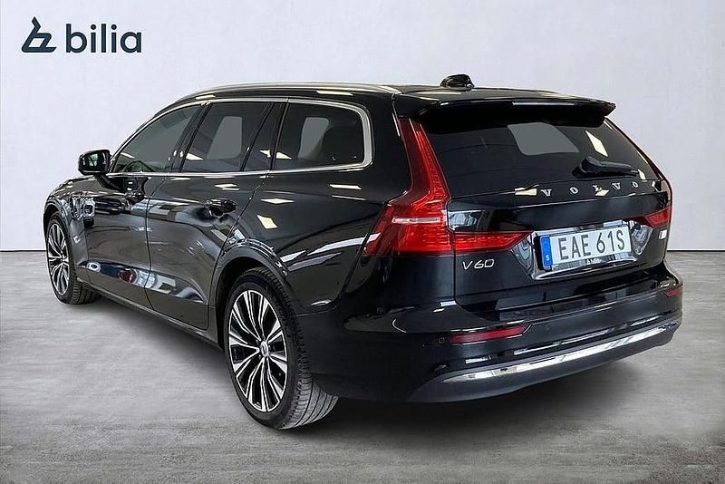 Begagnad Volvo V60 Core 253 HK (186 kW) 2022 Svart Kombi