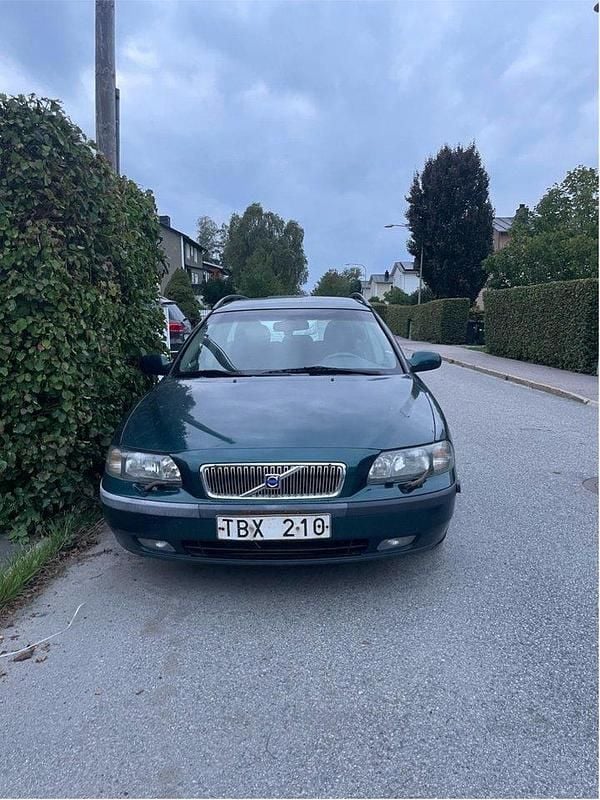Grön Begagnad 2002 Volvo V70 Kombi | 12 000 kr (Bra pris) - Bild 1/4