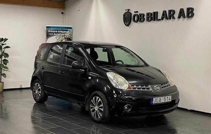 Svart Begagnad 2008 Nissan Note Halvkombi | 26 900 kr (Marknadspris) - Bild 1/4