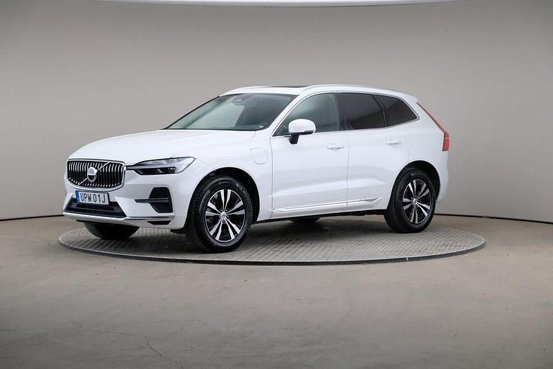 Crystal white (premium metallic) Begagnad 2024 Volvo XC60 Core SUV | 429 000 kr (Bra pris) - Bild 1/4
