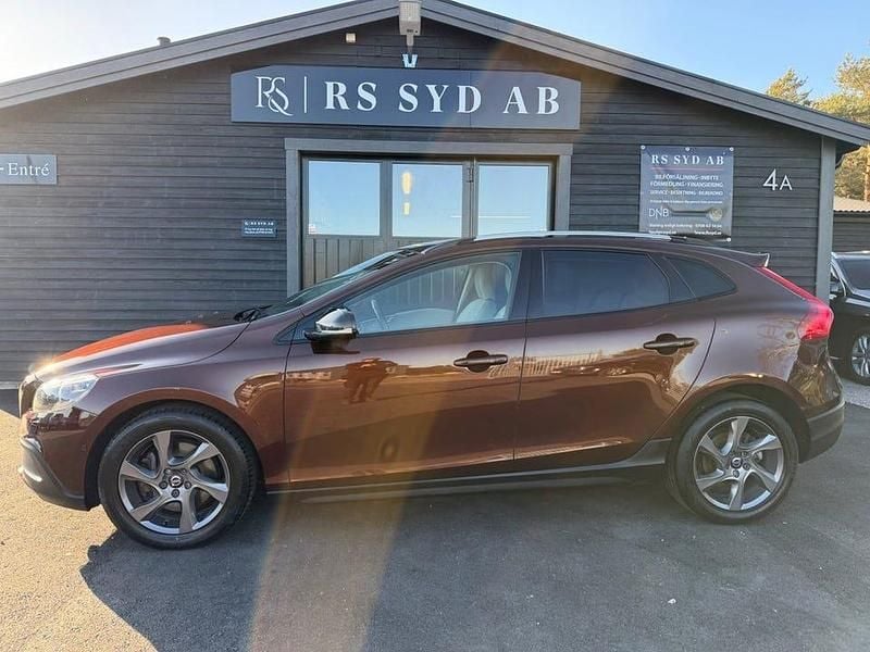 Begagnad Volvo V40 CC Summum 150 HK (110 kW) 2016 Brun Kombi