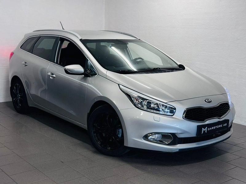 Grå Begagnad 2013 Kia Ceed Sportswagon Comfort Kombi | 74 900 kr (Marknadspris) - Bild 1/4