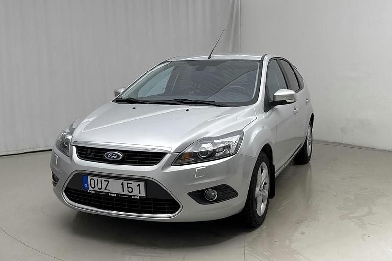 Begagnad Ford Focus Titanium 125 HK (91 kW) 2010 Grå