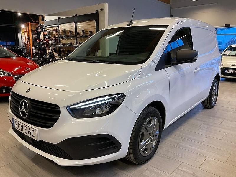 Vit Begagnad 2023 Mercedes Citan 110 Van | 218 000 kr (Superpris) - Bild 1/4