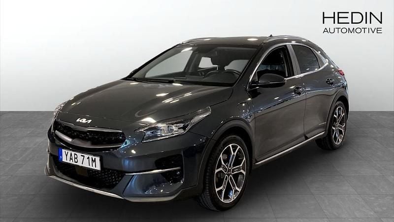 Grå (grey) Begagnad 2022 Kia XCeed Advance SUV | 249 900 kr (Marknadspris) - Bild 1/4