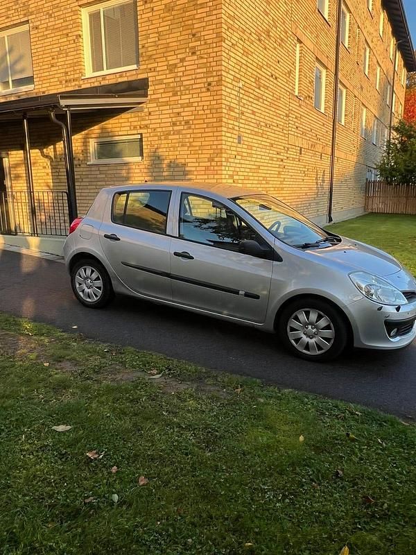 Begagnad Renault Clio R.S. 75 HK (55 kW) 2007 Halvkombi