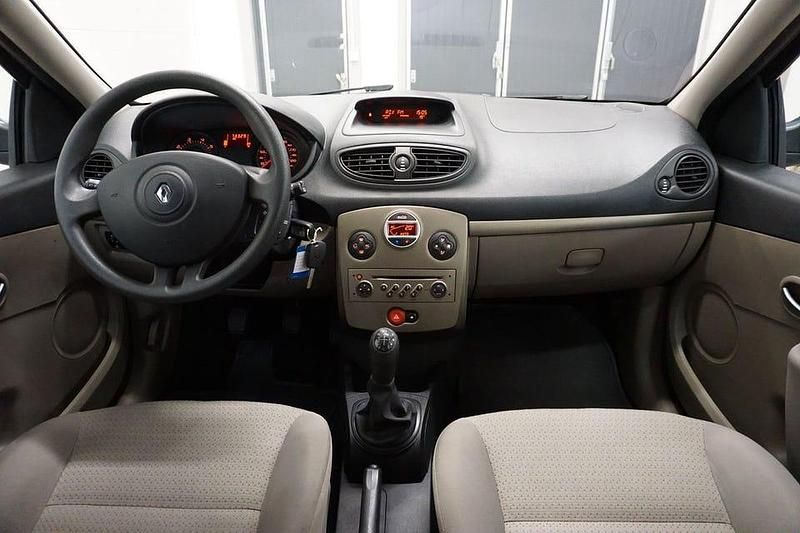 Begagnad Renault Clio R.S. 75 HK (55 kW) 2009 Mörkgrå (grå) Halvkombi